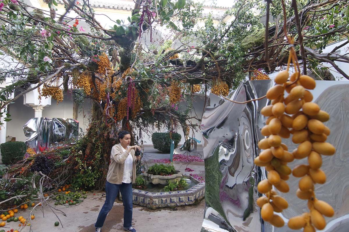 Conjunto floral instalado en el Museo Arqueológico