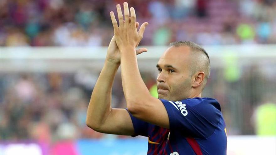 Iniesta desmiente a Bartomeu por su renovación