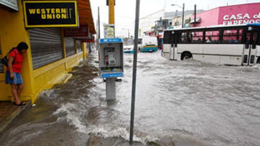 Vista de una calle inundada en Cancún (México) tras el paso del huracán &#039;Ida&#039; el pasado viernes