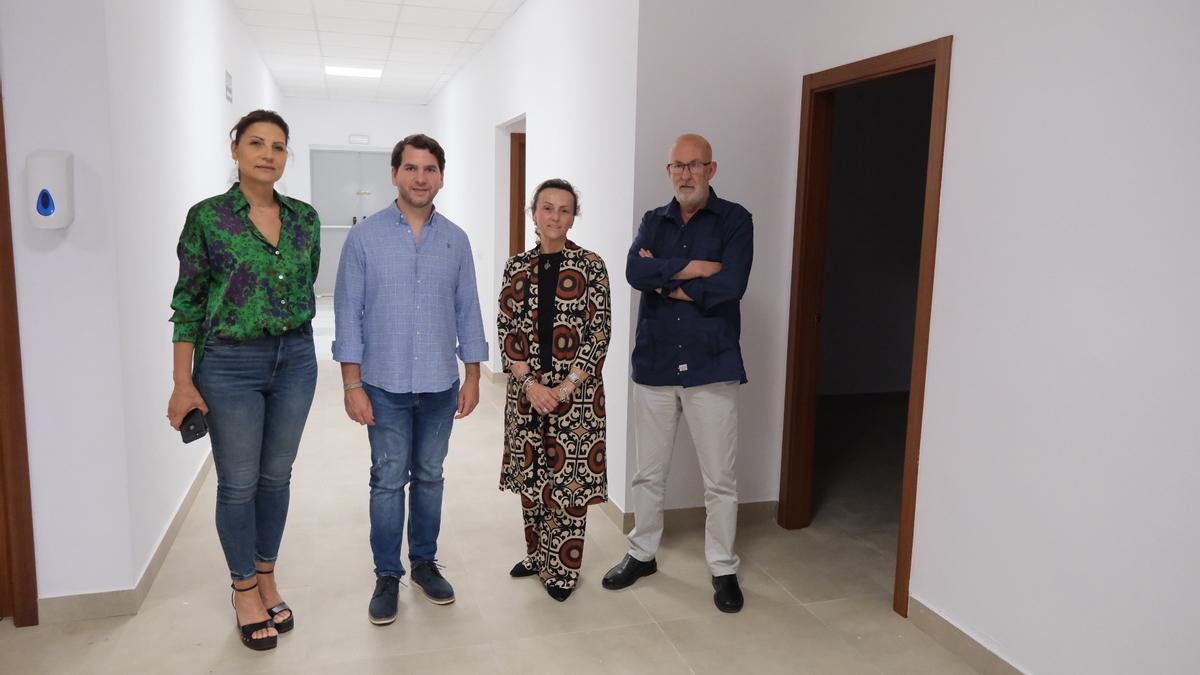 El alcalde ha visitado con los concejales la nave del hotel de empresas en la que ha intervenido el Ayuntamiento de Cabra.