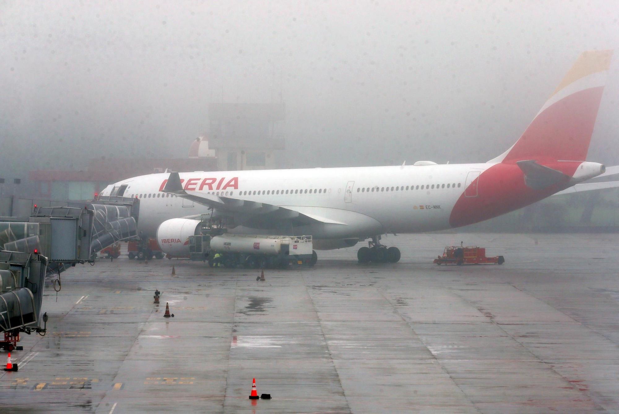 Airbus 330 que transportó a Ecuador a los guardamarines de la Escuela Naval de Marín. // Marta G. Brea