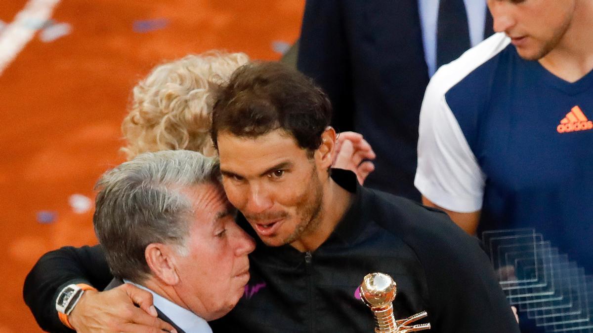 Rafa Nadal, con Manolo Santana en una imagen de archivo.