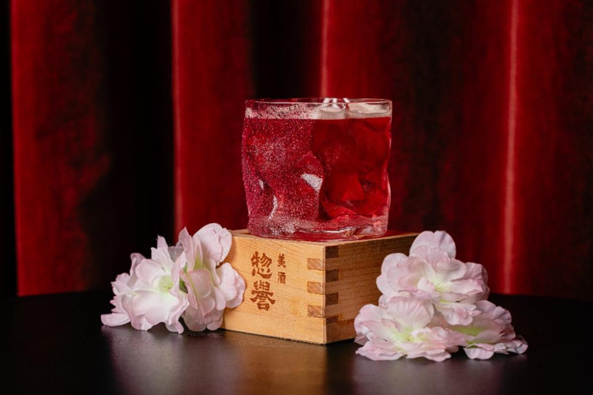 Del 30 de marzo al 19 de abril, Isa Restaurant &amp; Cocktail Bar celebra la floración del cerezo con un menú especial y una carta efímera de cócteles inspirados en Japón.