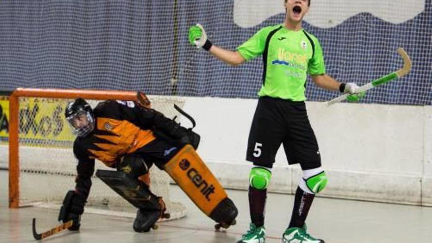 Lluís Grau, celebrant el gol de la victòria del Lloret.