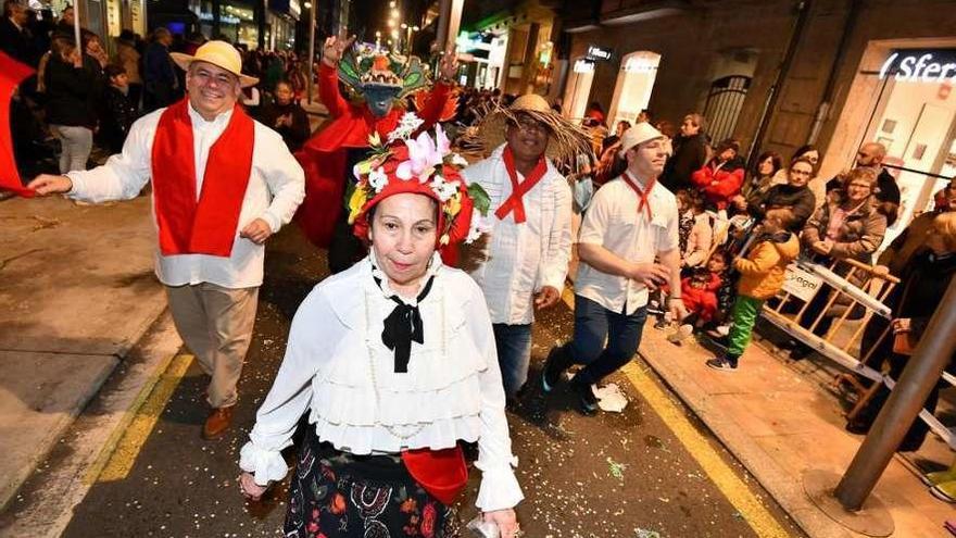 Comparsa de la Asociación de Venezolanos en el desfile del Carnaval pontevedrés. // Gustavo Santos