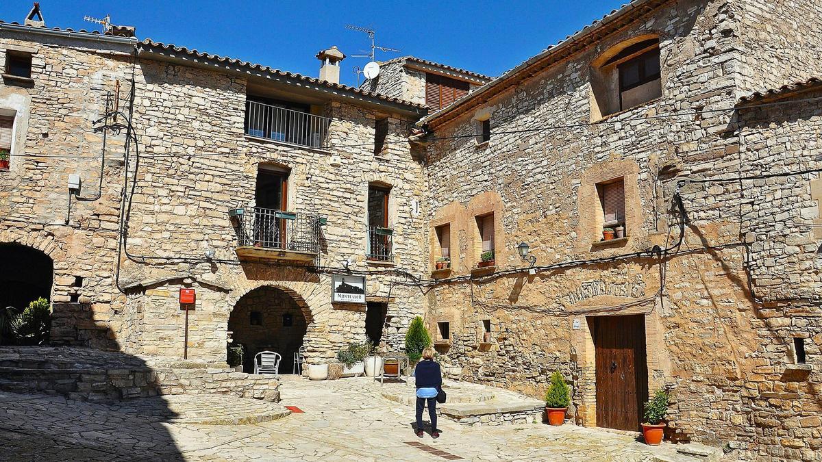 Este pueblo desconocido se encuentra en el interior de una muralla medieval