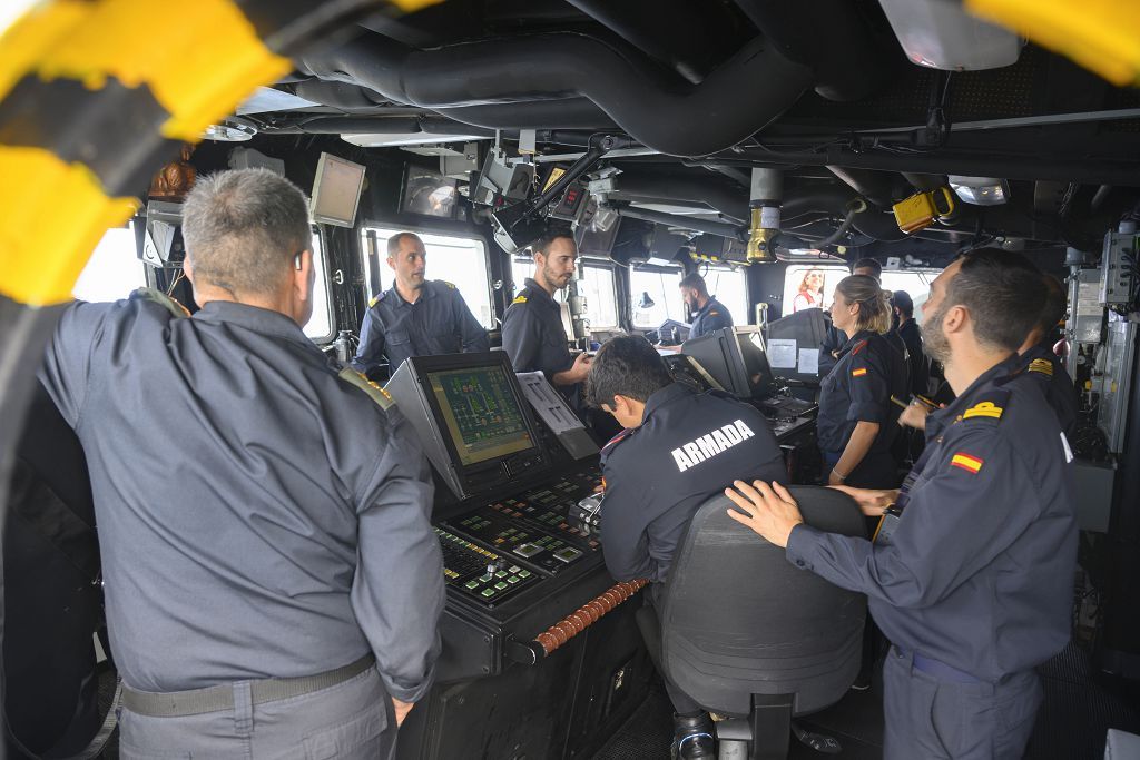 La Armada simula el accidente de un submarina para rescatar a su tripulación