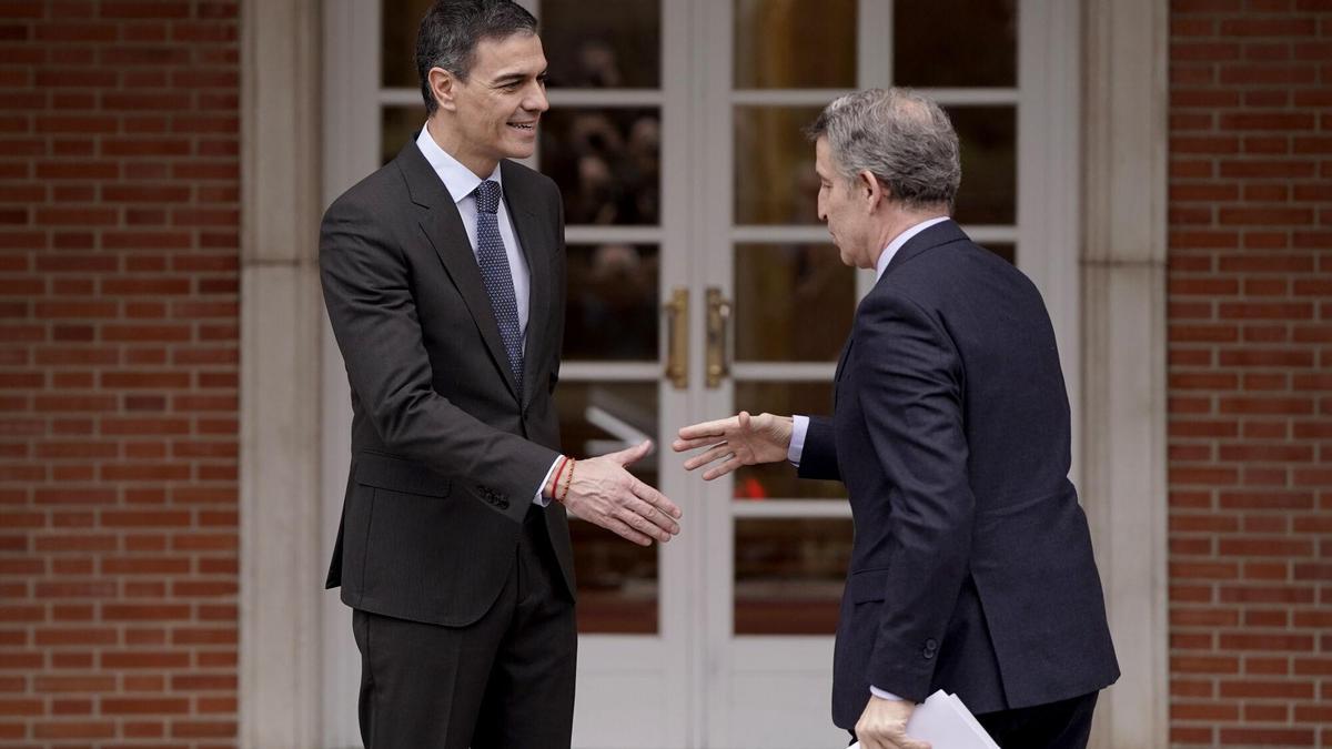 NI LLAMADAS NI REUNIONES | Sánchez y Feijóo cumplen un año de incomunicación permanente pese a la coyuntura internacional