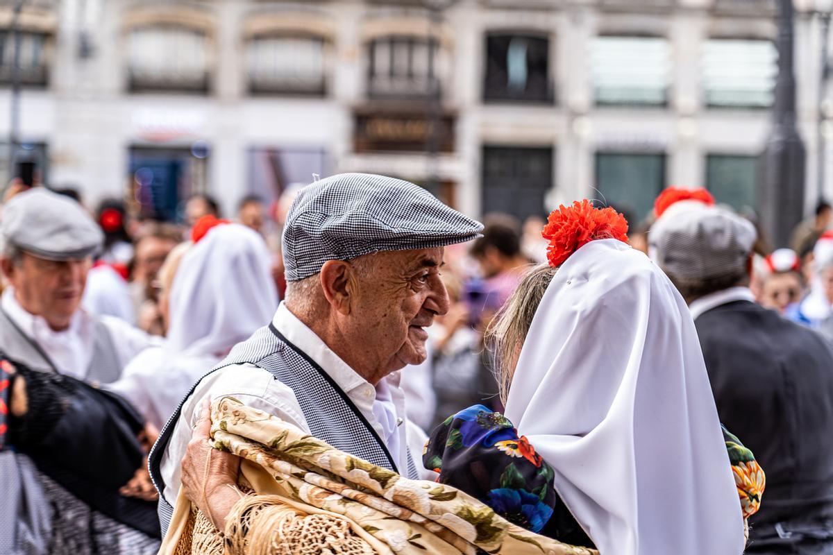 Chulapos de Madrid bailando un chotis