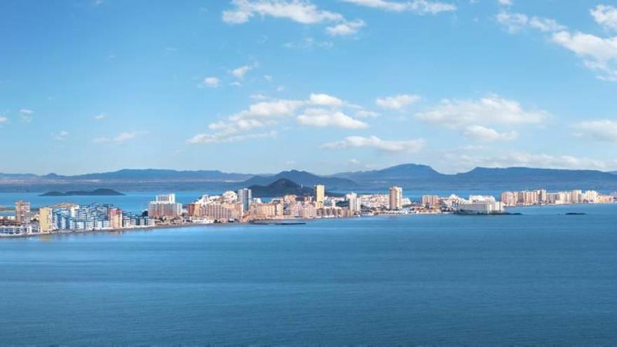 Imagen aérea de La Manga, una de las poblaciones que ofrece más viviendas turísticas en alquiler.