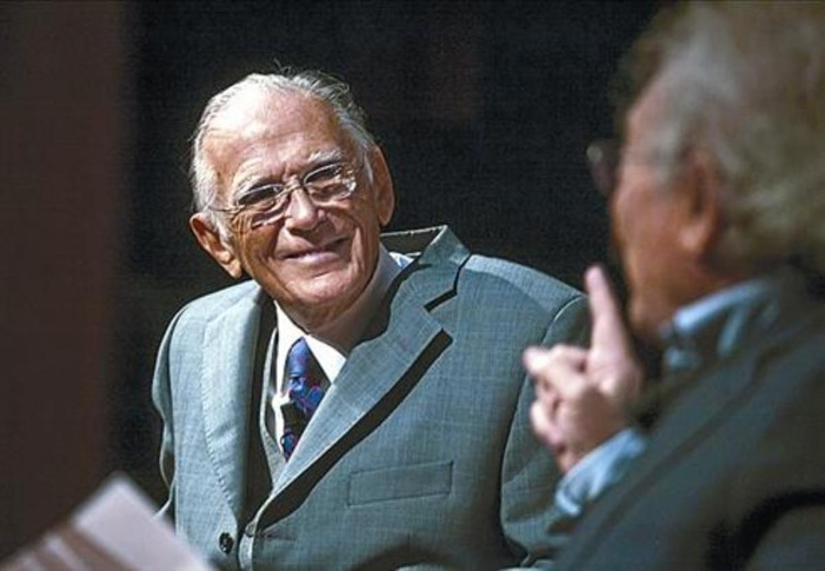 Memòria 8 José Vilarasau (esquerra) i Eduard Punset, ahir.