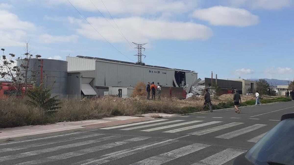 Una grave explosión en una fábrica en Ibi (Alicante)