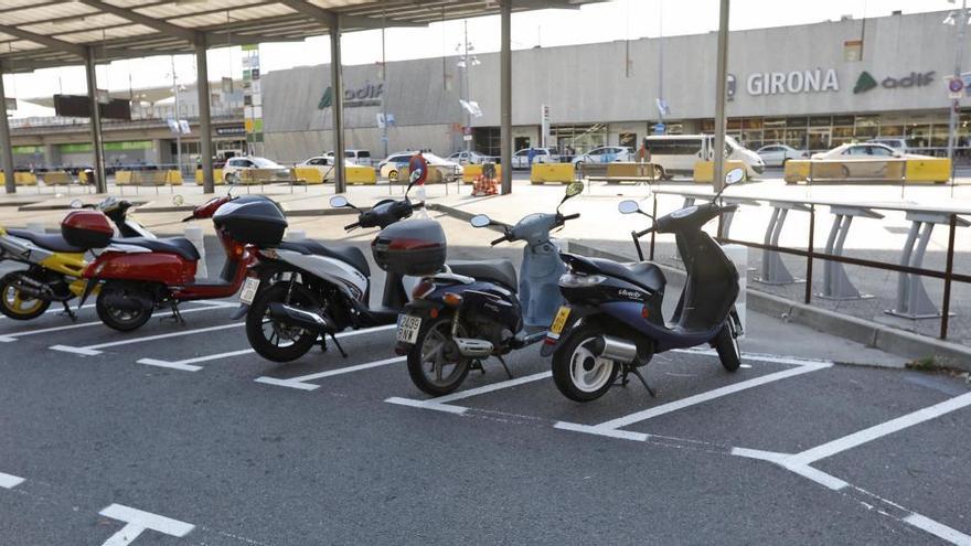 Motocicletes a la plaça Espanya de Girona