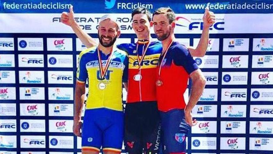 Denis Vulcan, con el maillot de campeón de Rumanía sub 23