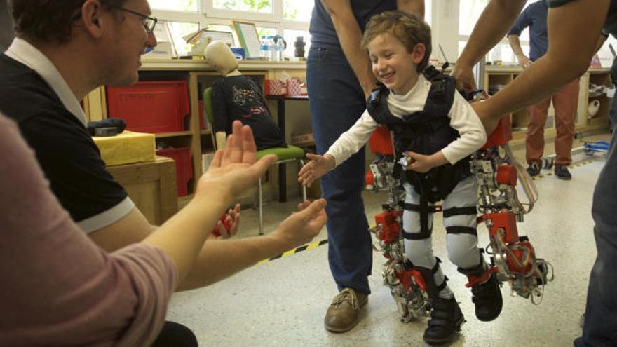 El CSIC crea el primer exoesqueleto infantil para la Atrofia Muscular Espinal