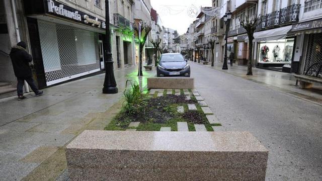 Bloques de granito en uno de los pequeños jardines.   | // BERNABÉ/J. LALÍN