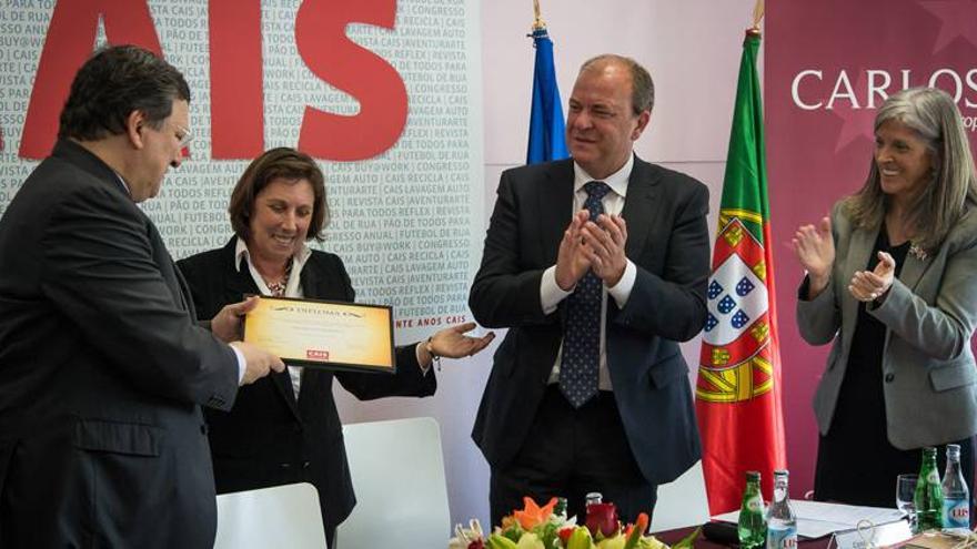 Barroso dona los 45.000 euros del Premio Carlos V a una asociación y al instituto Camoes