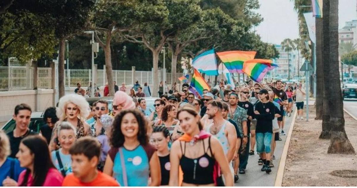 Marcha LGTBIQ+ en la pasada edición del Cullera Beach Pride.