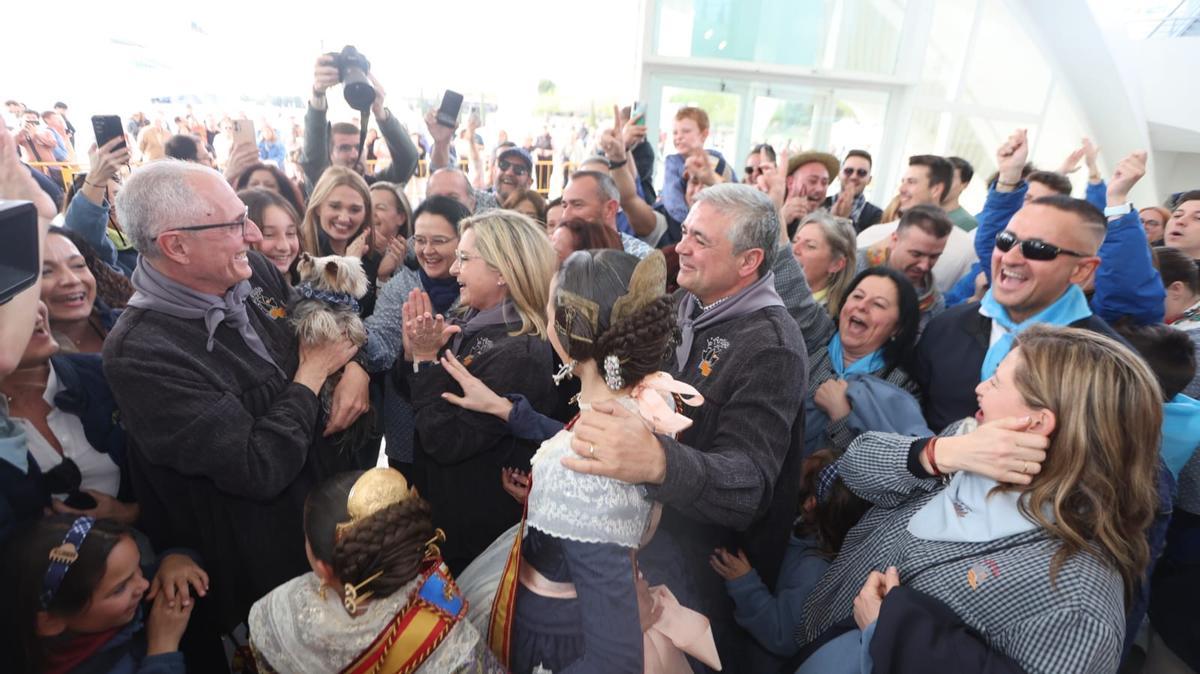 L' Antiga festeja su tercer triunfo consecutivo del Ninot Indultat