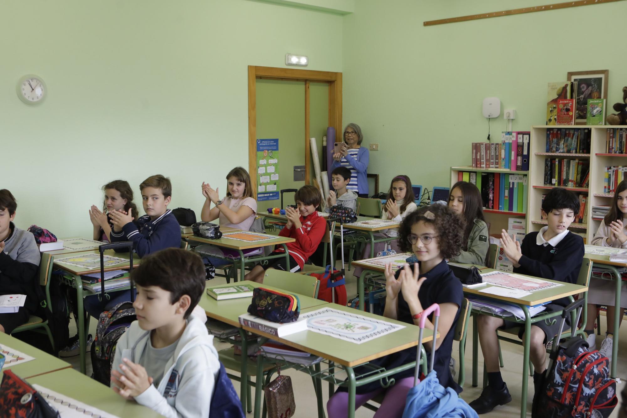 EN IMÁGENES: Philip Felgner, uno de los padres de la vacuna contra el covid, vuelve a Asturias y visita el colegio Clarin en Gijón