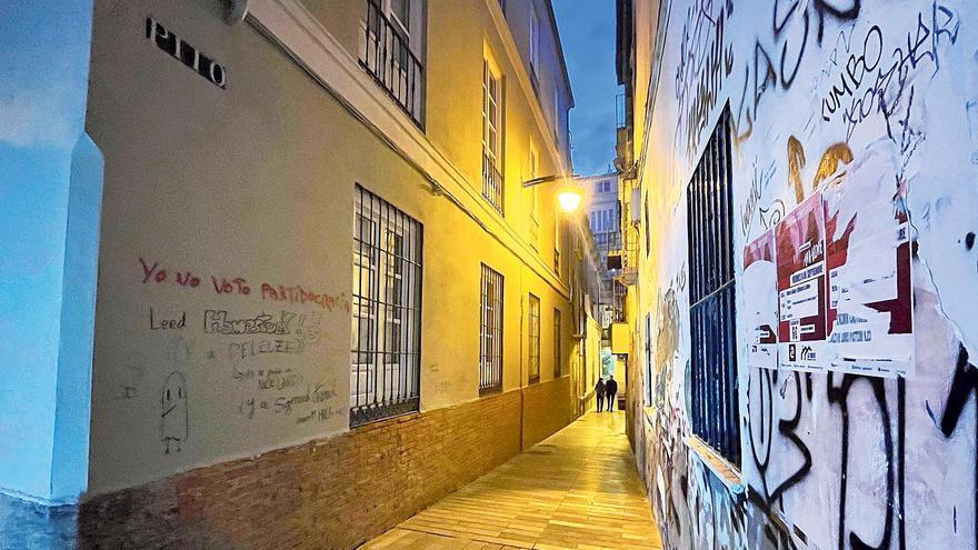 La calle Pito, la zona del Centro de Málaga donde la Policía pone más multas por orinar