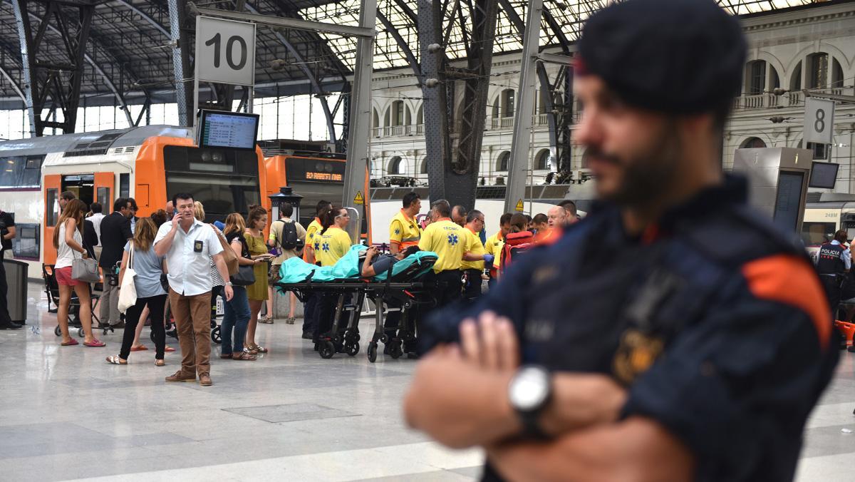 Les imatges de la càmera de seguretat que capten l’accident ferroviari de l’estació de França.