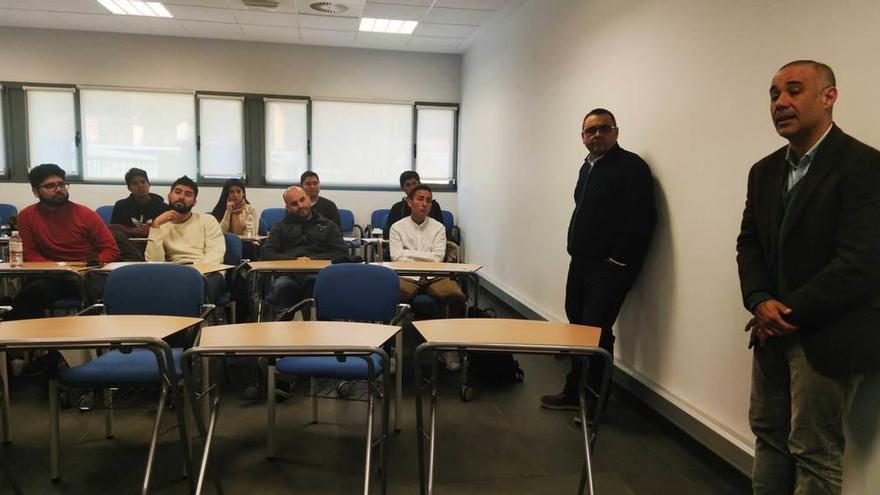 Eduardo Ramos y Juan María Menéndez Aguado, durante el curso en el campus.