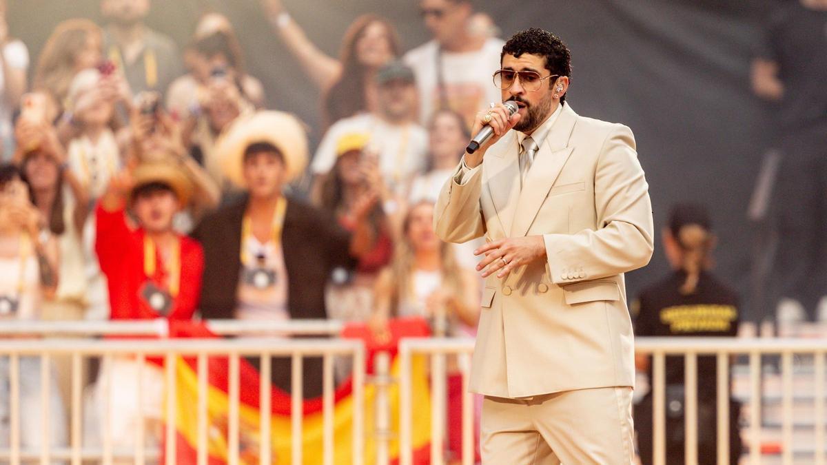 El cantante Bad Bunny actúa durante su último concierto, en el Riyadh Air Metropolitano, a 15 de junio de 2026, en Madrid (España).