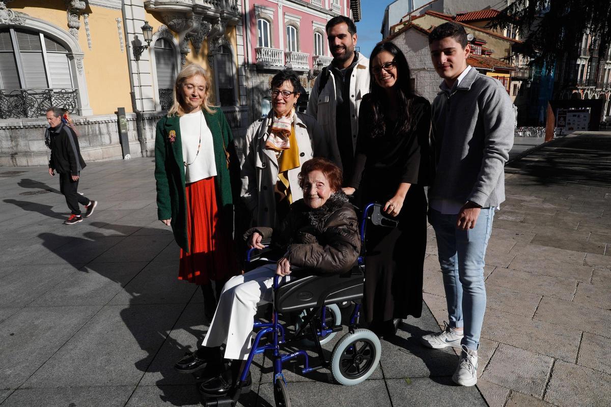 Maricuela, la histórica socialista, homenajeada en Avilés