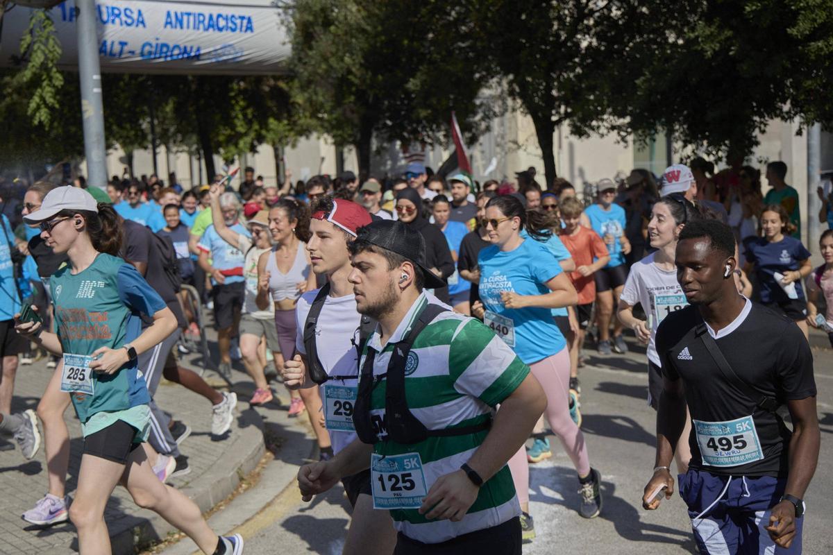 Les imatges de la 1a Cursa Antiracista de Salt i Girona