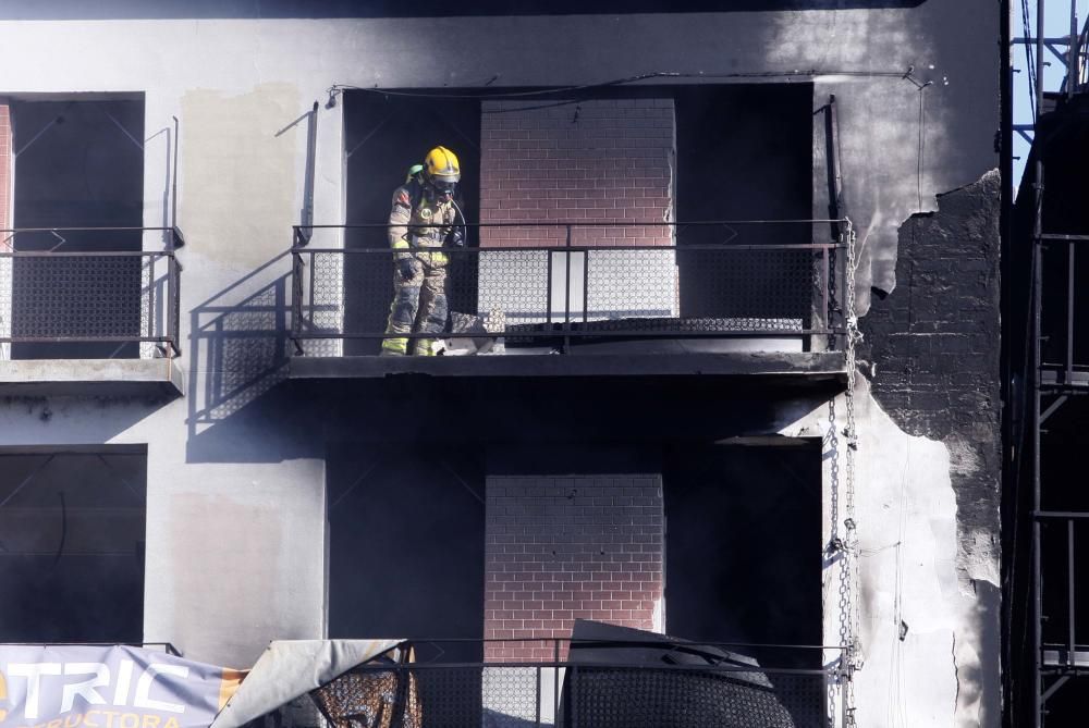 Incendi en un edifici del carrer del Carme de Girona.