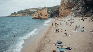 Vista de la playa Illa Roja en Begur (Girona).