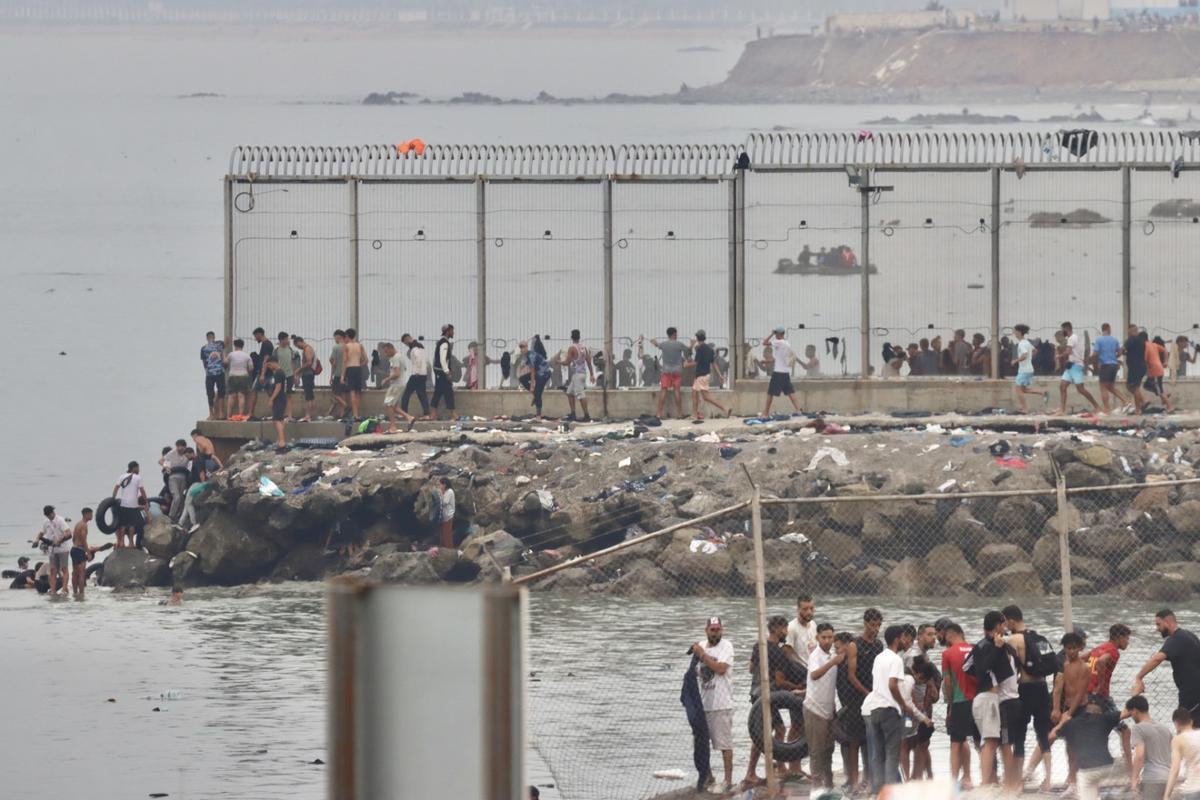 Unas 49.000 personas han entrado en Ceuta según los cálculos de las fuerzas de seguridad