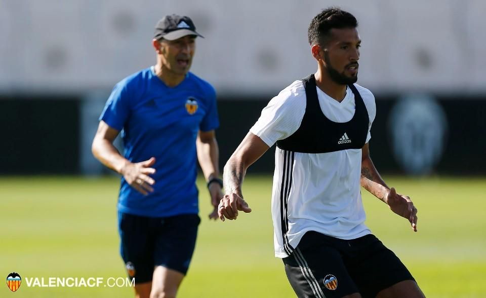 Primer entrenamiento de Garay y Mangala