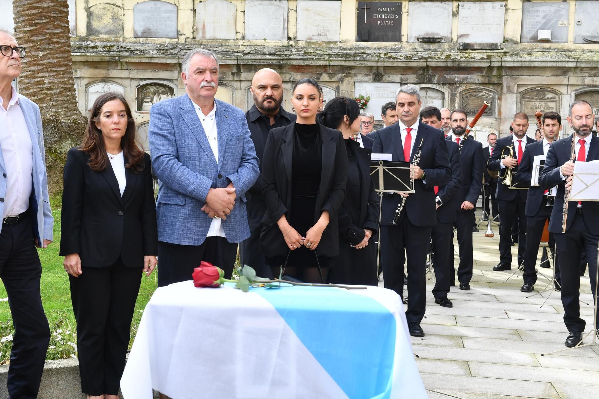 Recepción e enterro dos restos do pintor Francisco Miguel