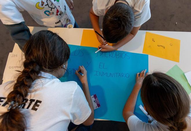 Talleres para niños en el III Simposio Internacional de Inmunología celebrado en el ADDA de Alicante