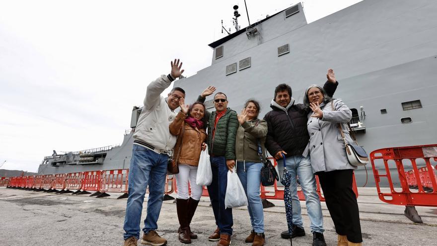 Gijón despide a la Armada con un hasta luego: &quot;Esperamos que vuelvan pronto&quot;
