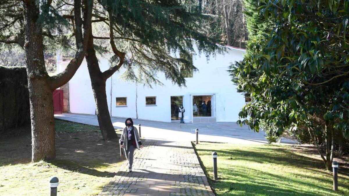 Exterior de la nueva biblioteca, ayer.  | // CARLOS PARDELLAS