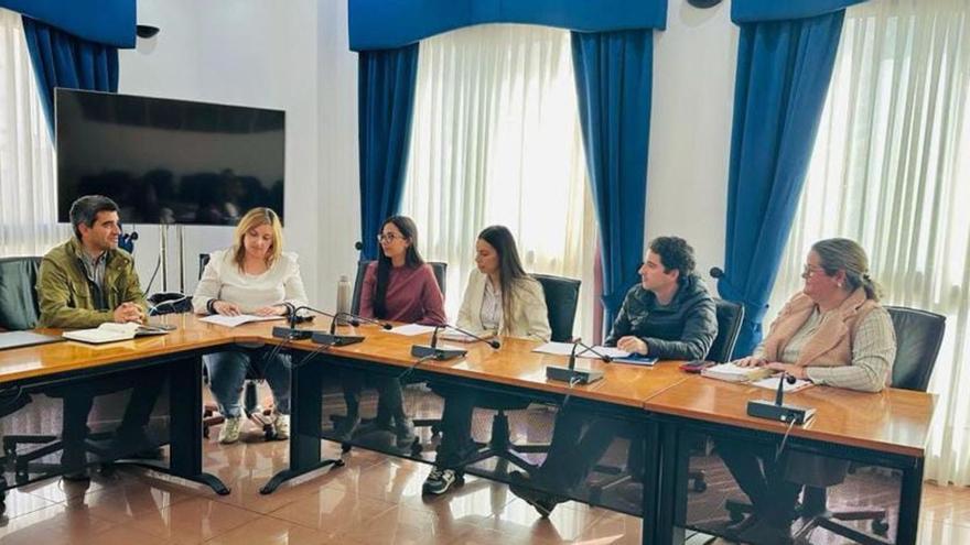 Un momento de la reunión celebrada por concejales y técnicos de los tres municipios.