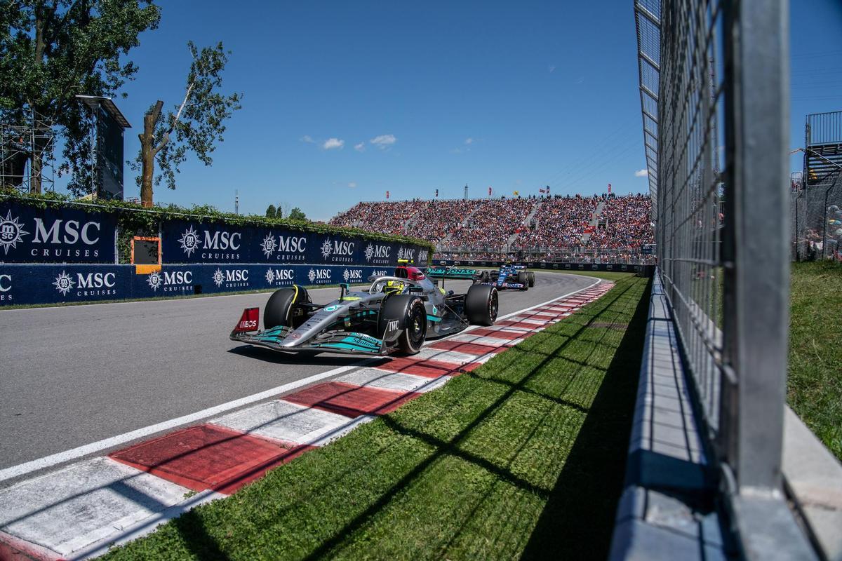 Montreal (Canada), 19/06/2022.- British Formula One driver Lewis Hamilton of Mercedes-AMG Petronas in action during the Formula One Grand Prix of Canada at the Circuit Gilles-Villeneuve in Montreal, Canada, 19 June 2022. (Fórmula Uno) EFE/EPA/ANDRE PICHETTE