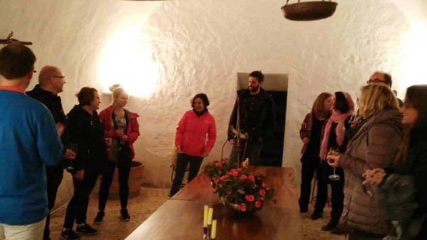 Professors finesos i italians visitaren les Bodegues Son Puig de Puigpunyent.