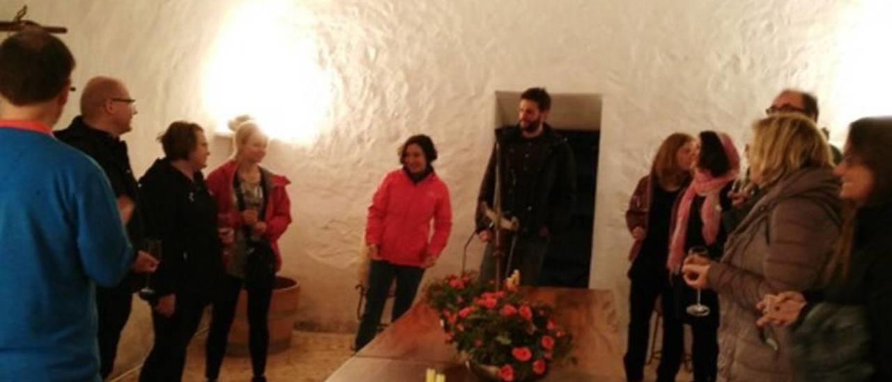 Professors finesos i italians visitaren les Bodegues Son Puig de Puigpunyent.
