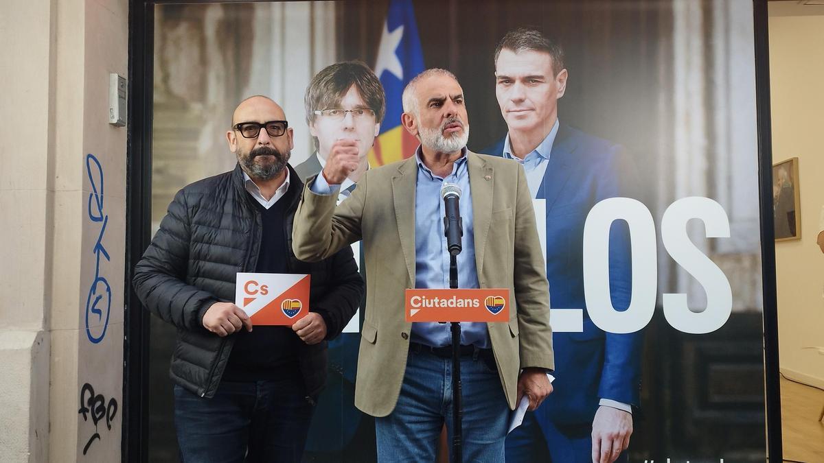Carlos Carrizosa (derecha) y Jordi Cañas, en el inicio de campaña.