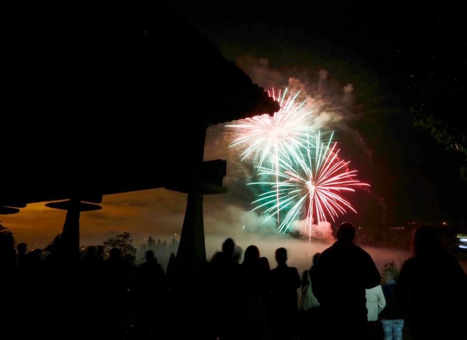 Noche de fuegos artificiales en San Mateo