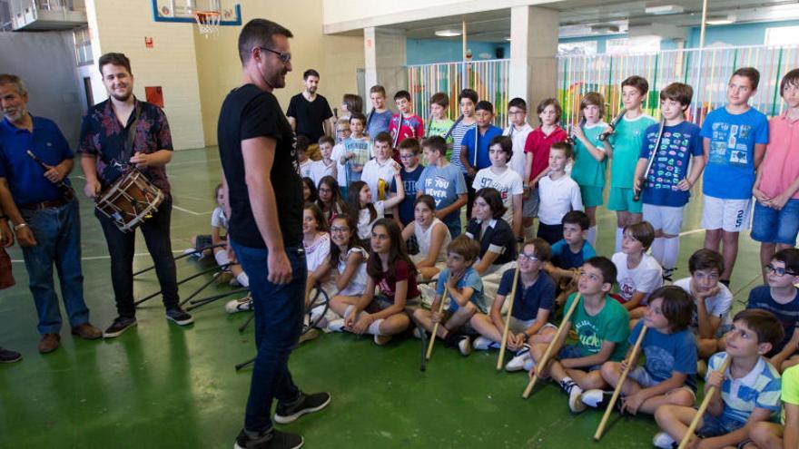 Cuatro colegios mantendrán la tradición de «danses i misteris»