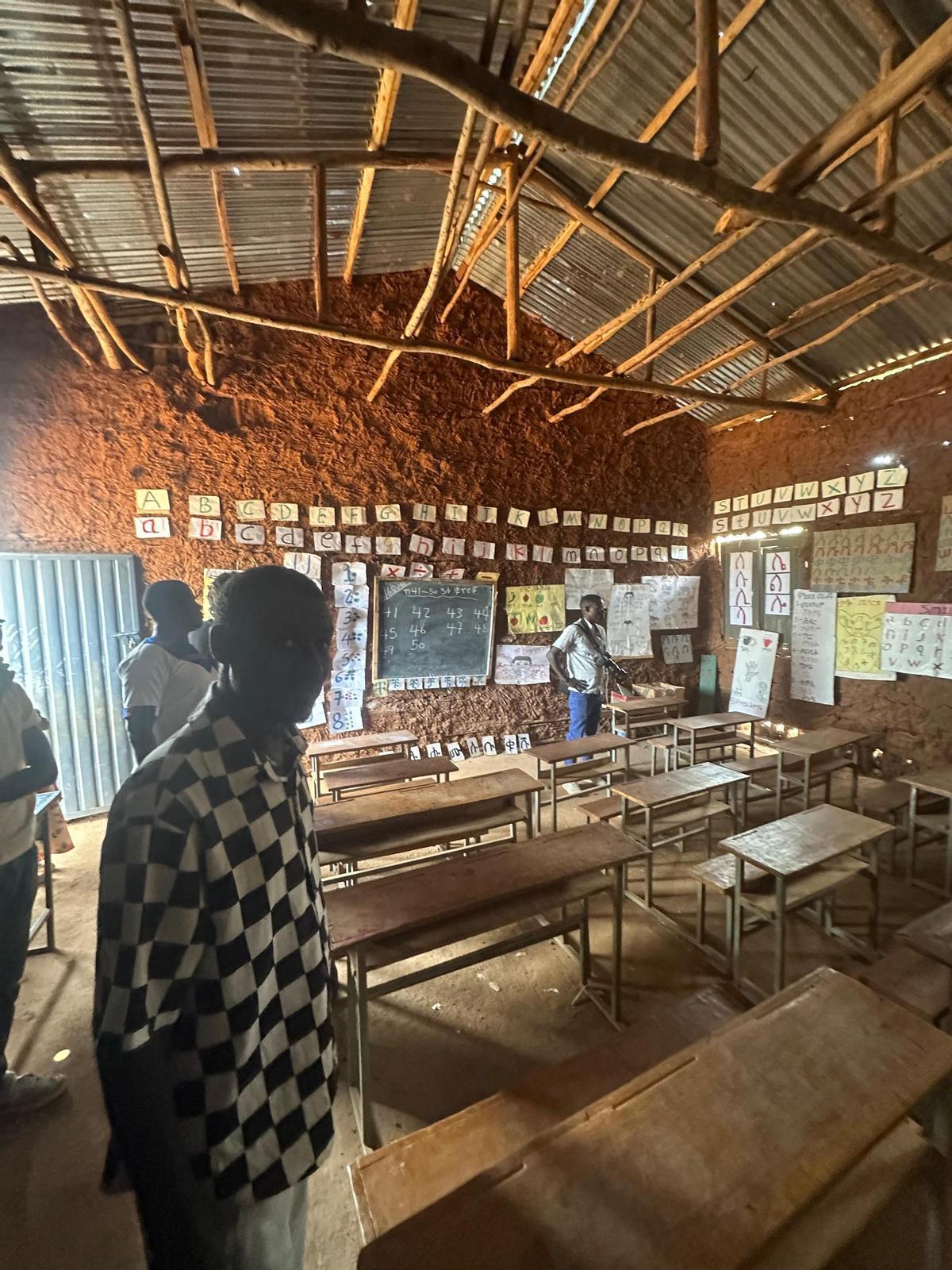 El interior de la escuela.