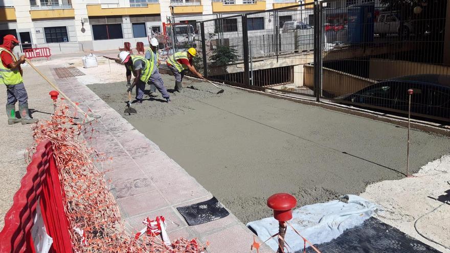 La renovación de la zona peatonal aledaña al centro de salud de San Andrés prevé un paso para vehículos de emergencias