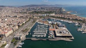 Vista del litoral de Barcelona donde se celebra la Copa América de Vela