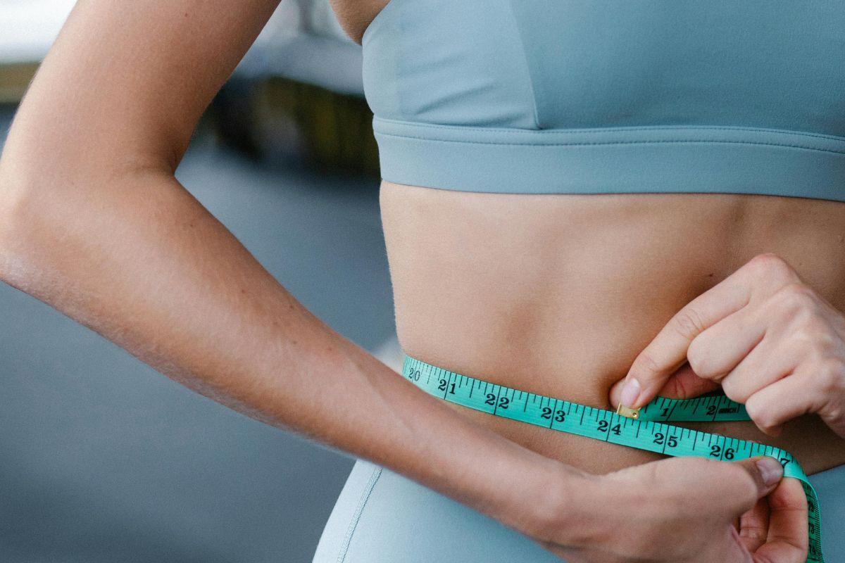 Adiós a la hinchazón y a los kilos de más con este suplemento de acción rápida