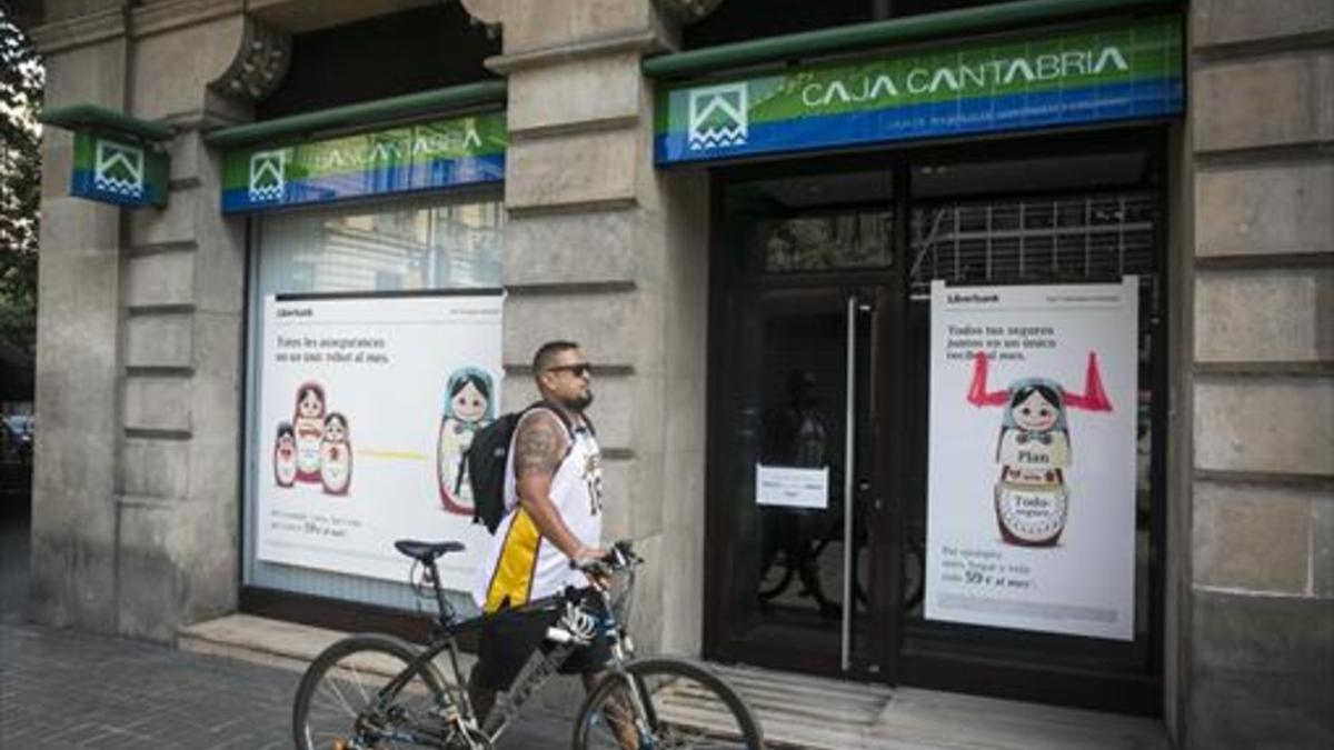 Oficina de Liberbank y Caja Cantabria en la calle de Roger de Llúria de Barcelona.